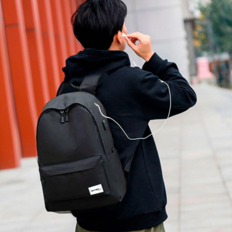 Mochila Urbana P/Notebook 15.6" Negra (NM-MCH12)