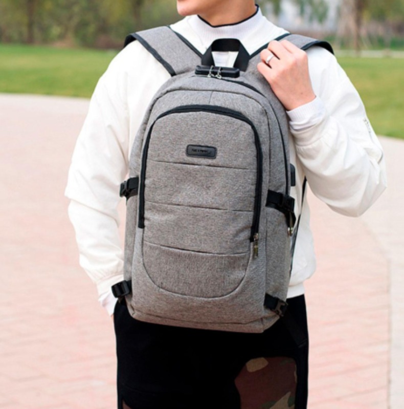 Mochila Candado antirobo P/Notebook 15.6" Gris (NM-MCH18)